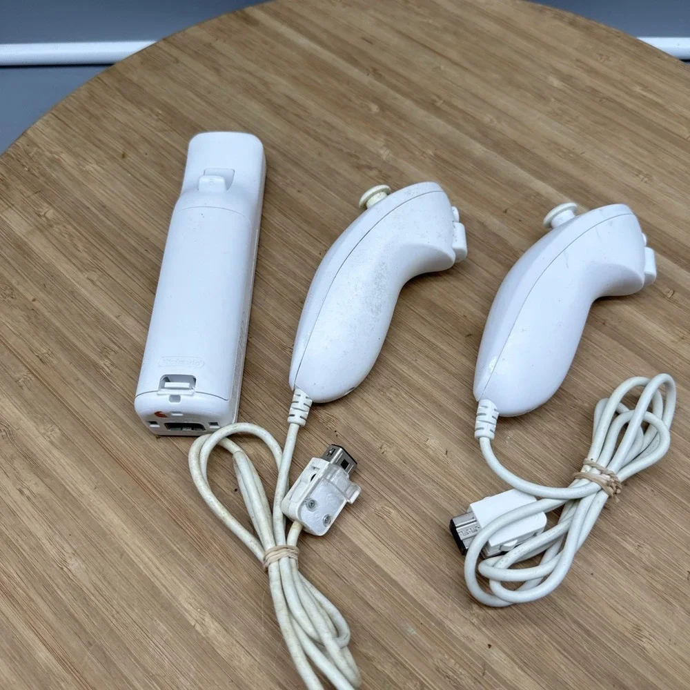 Lot of 3 OEM Nintendo Wii Remote Controller Nunchuck No Batteries Untested